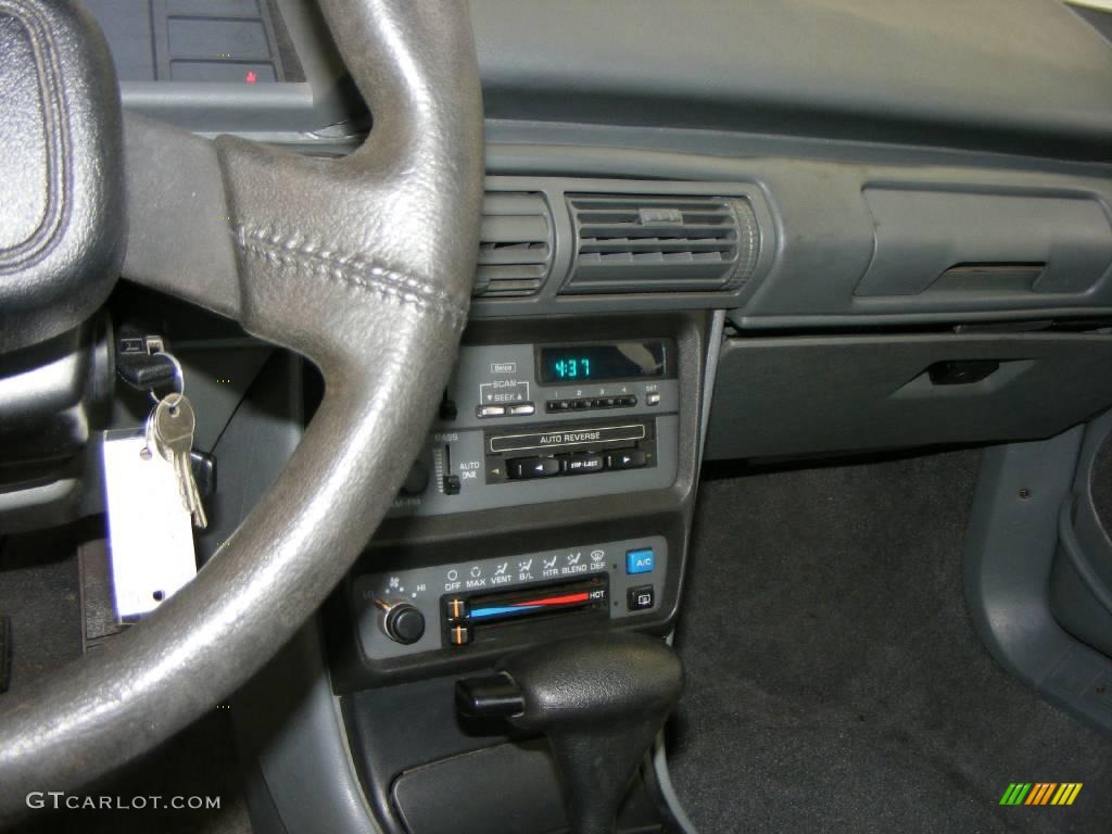 1991 Cavalier Coupe - Torch Red / Gray photo #17