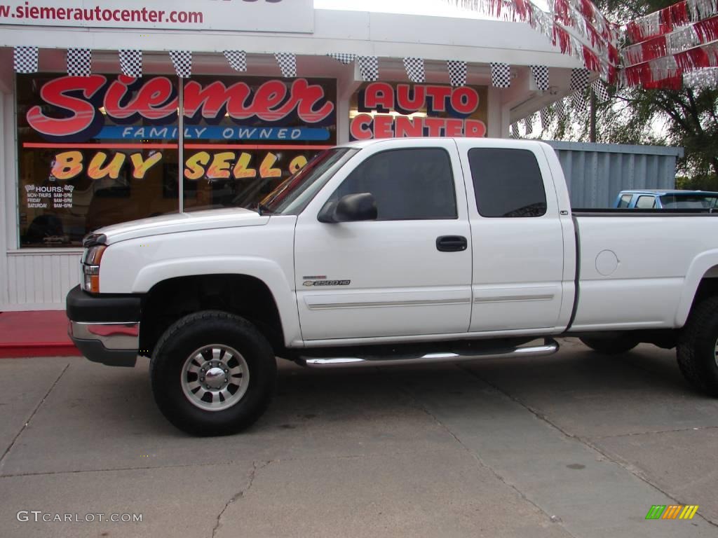 2003 Silverado 2500HD LS Extended Cab 4x4 - Summit White / Medium Gray photo #2