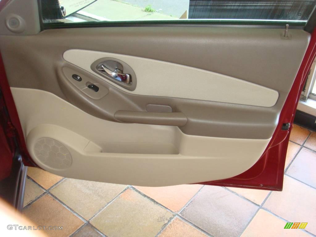 2005 Malibu Maxx LS Wagon - Sport Red Metallic / Neutral Beige photo #17