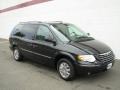 2007 Brilliant Black Crystal Pearl Chrysler Town & Country Limited  photo #7