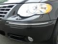 2007 Brilliant Black Crystal Pearl Chrysler Town & Country Limited  photo #35