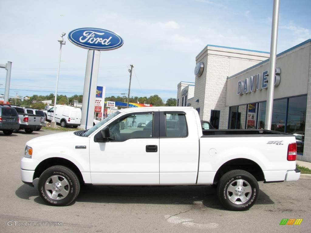 2006 F150 STX SuperCab 4x4 - Oxford White / Medium Flint photo #2