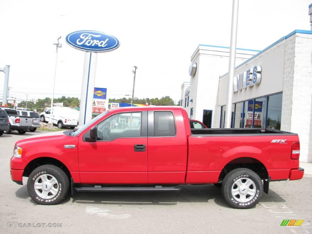2005 F150 STX SuperCab 4x4 - Bright Red / Medium Flint Grey photo #2