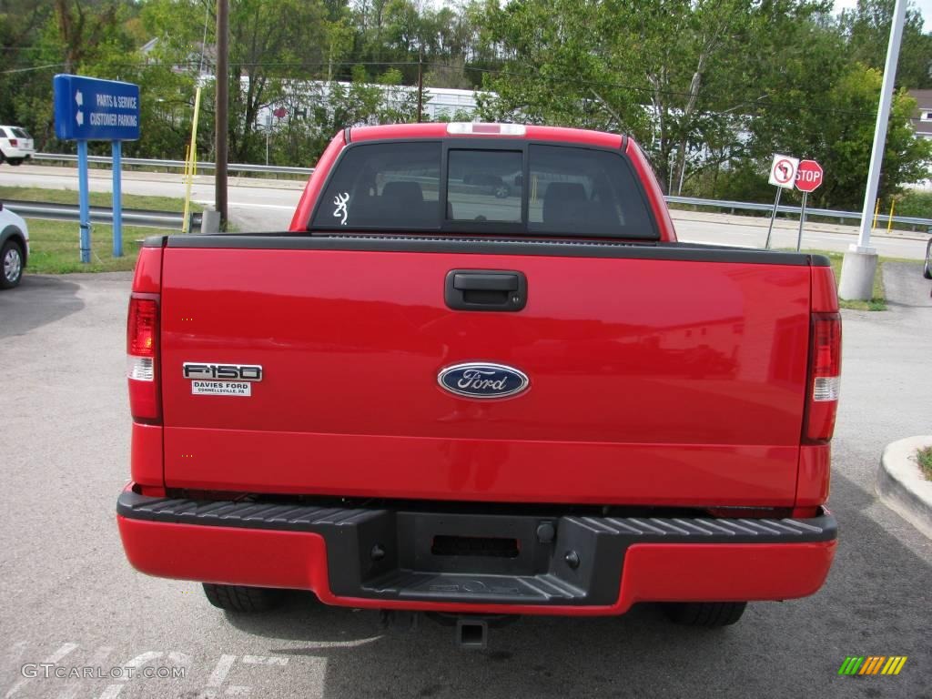 2005 F150 STX SuperCab 4x4 - Bright Red / Medium Flint Grey photo #6