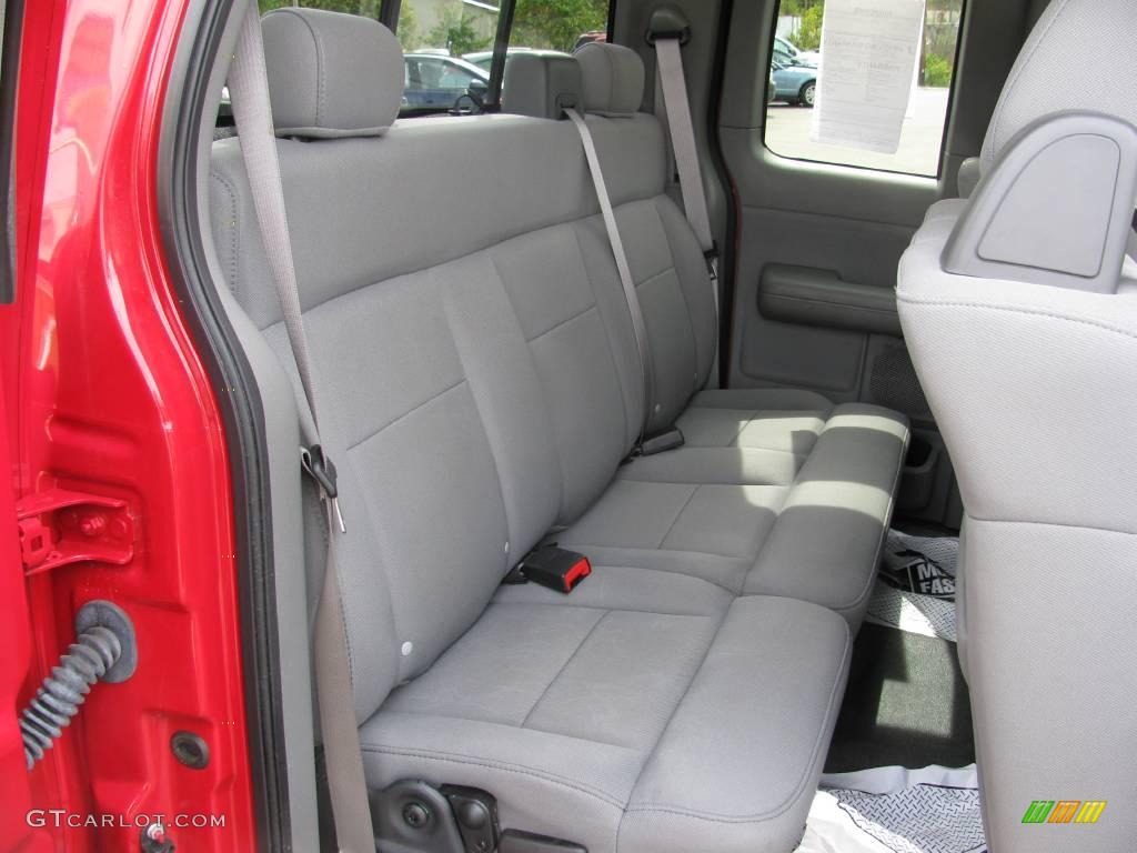2005 F150 STX SuperCab 4x4 - Bright Red / Medium Flint Grey photo #10