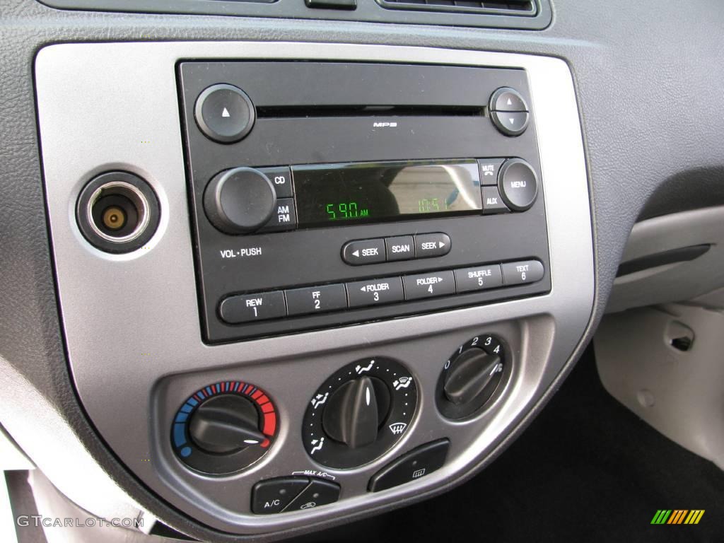 2006 Focus ZX3 SE Hatchback - Light Tundra Metallic / Charcoal/Light Flint photo #11