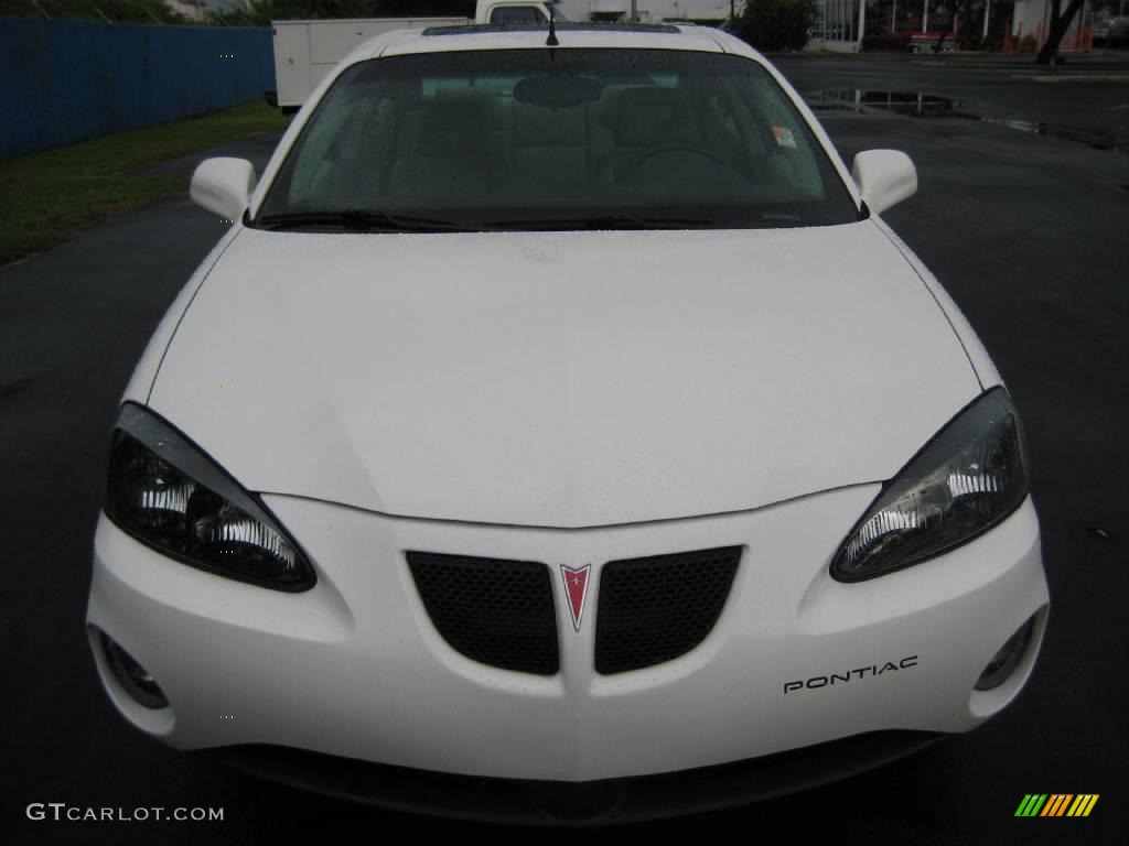 2004 Grand Prix GTP Sedan - Summit White / Dark Taupe photo #2