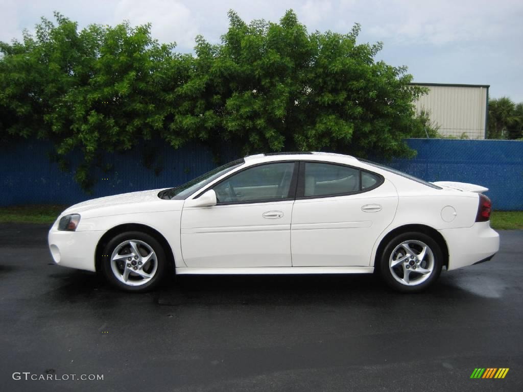 2004 Grand Prix GTP Sedan - Summit White / Dark Taupe photo #3