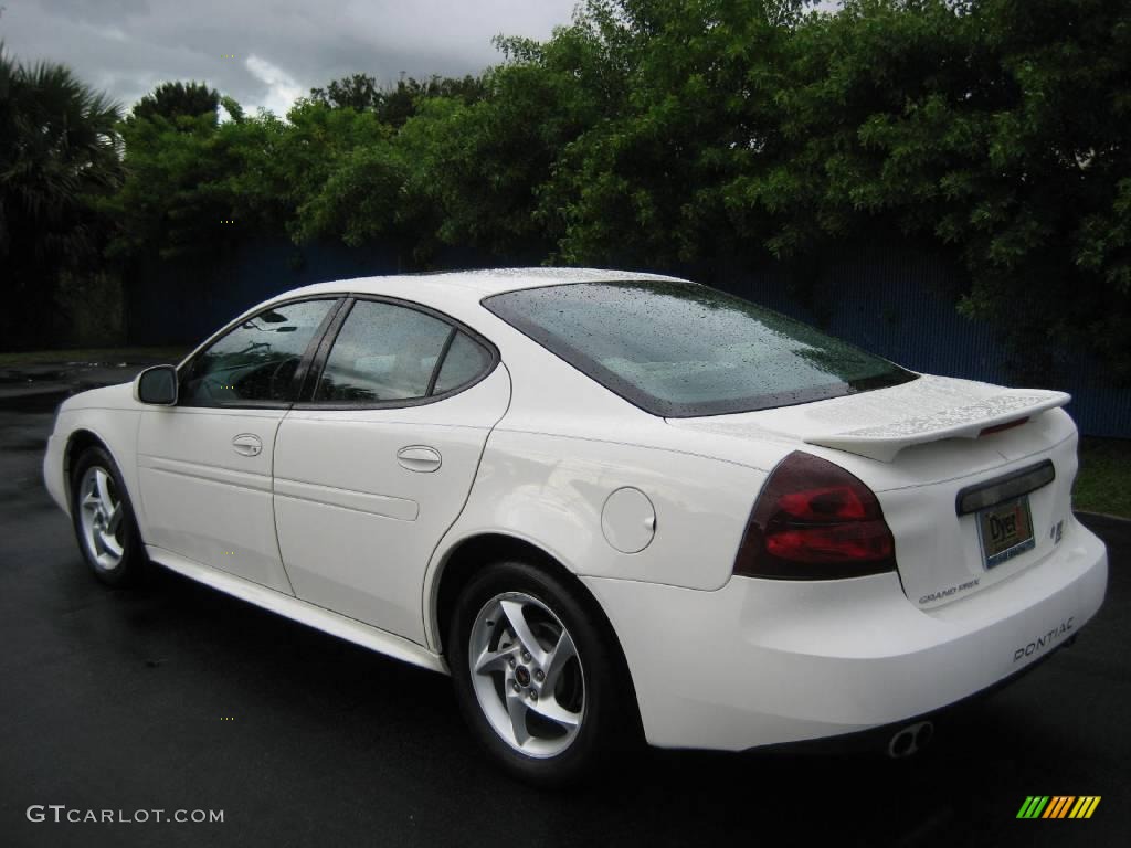2004 Grand Prix GTP Sedan - Summit White / Dark Taupe photo #4