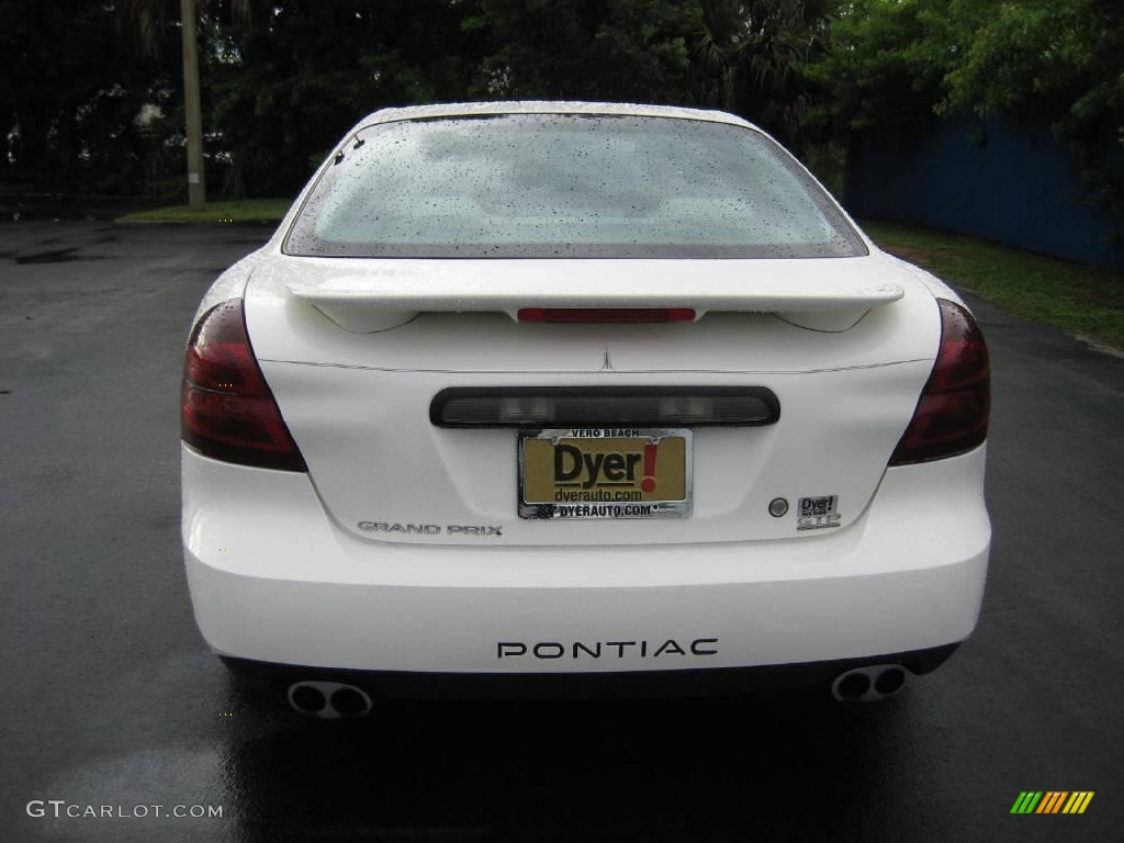 2004 Grand Prix GTP Sedan - Summit White / Dark Taupe photo #5