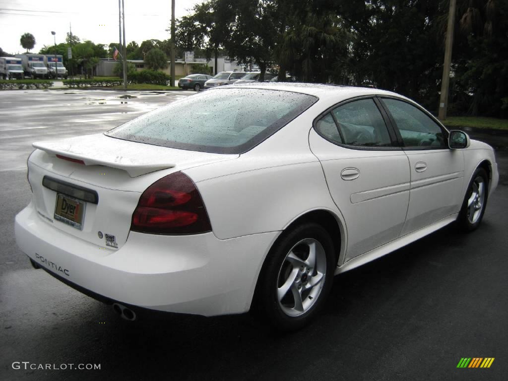 2004 Grand Prix GTP Sedan - Summit White / Dark Taupe photo #7