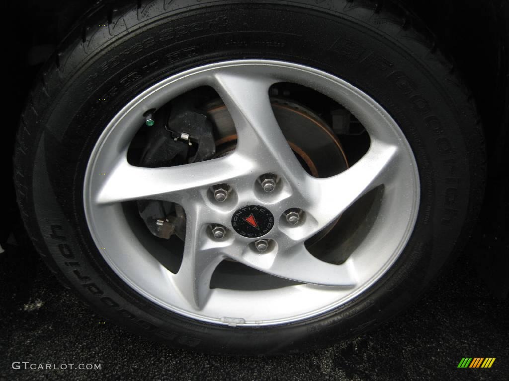 2004 Grand Prix GTP Sedan - Summit White / Dark Taupe photo #11