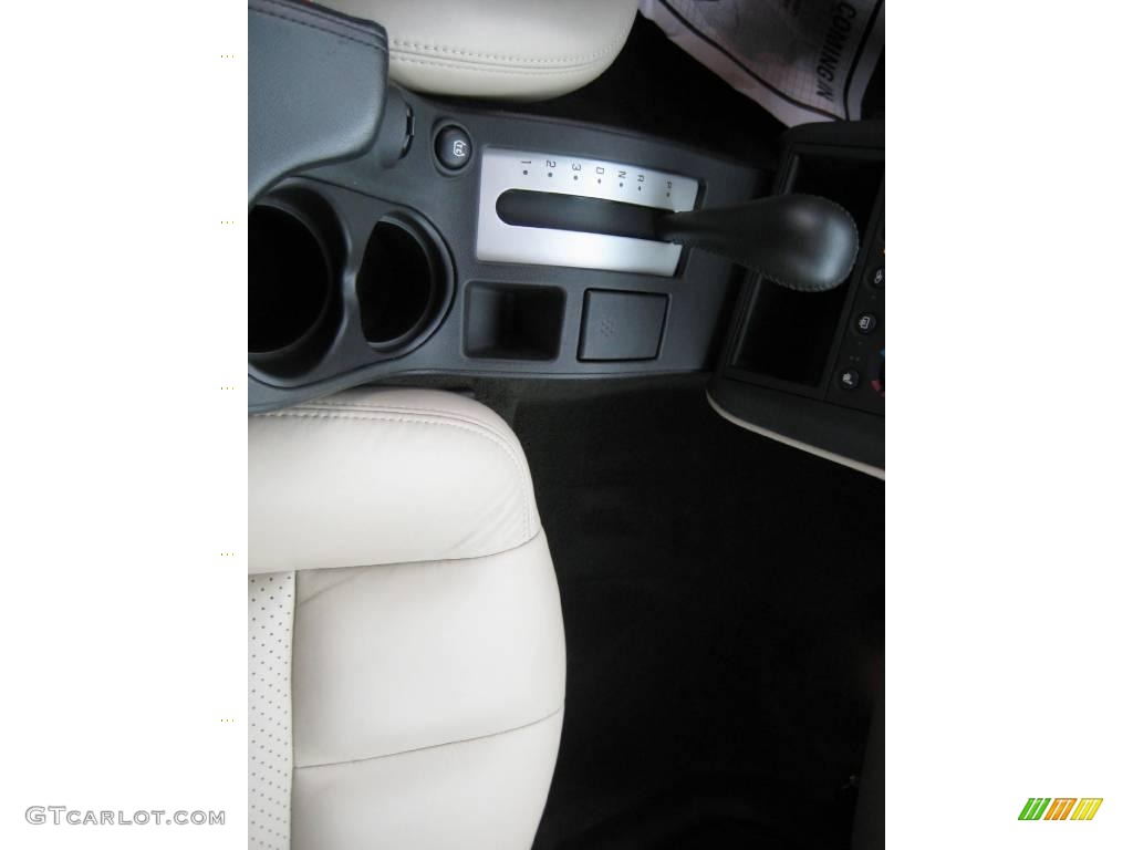 2004 Grand Prix GTP Sedan - Summit White / Dark Taupe photo #26