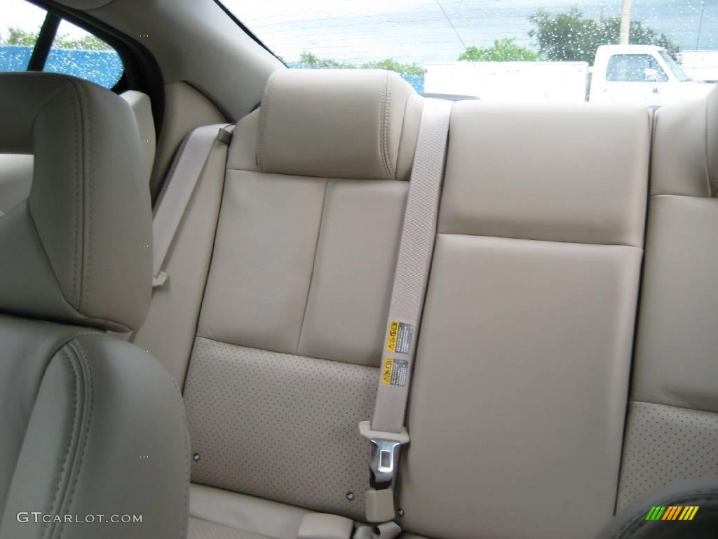 2004 Grand Prix GTP Sedan - Summit White / Dark Taupe photo #33