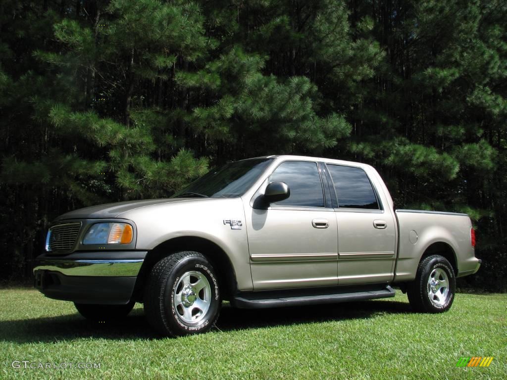 2001 F150 XLT SuperCrew - Arizona Beige Metallic / Medium Parchment photo #1