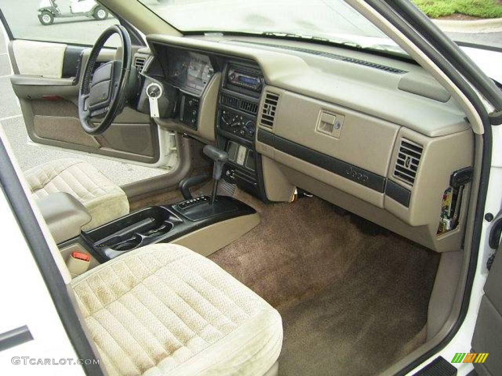 1995 Grand Cherokee Laredo 4x4 - Stone White / Tan photo #14