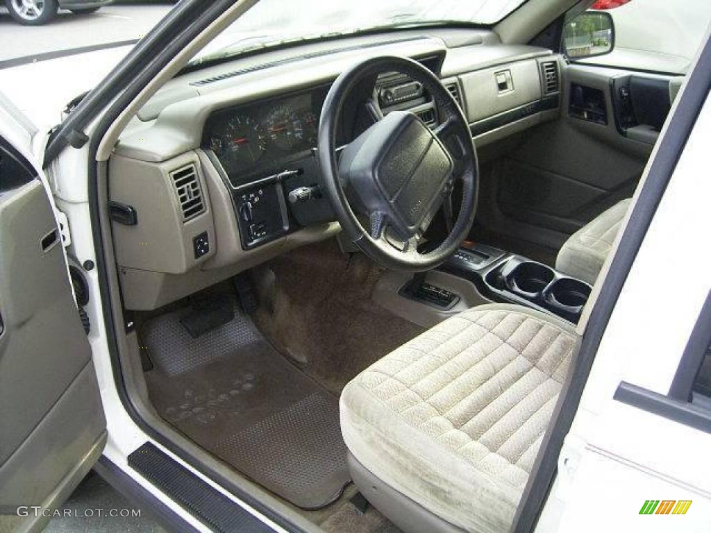 1995 Grand Cherokee Laredo 4x4 - Stone White / Tan photo #24