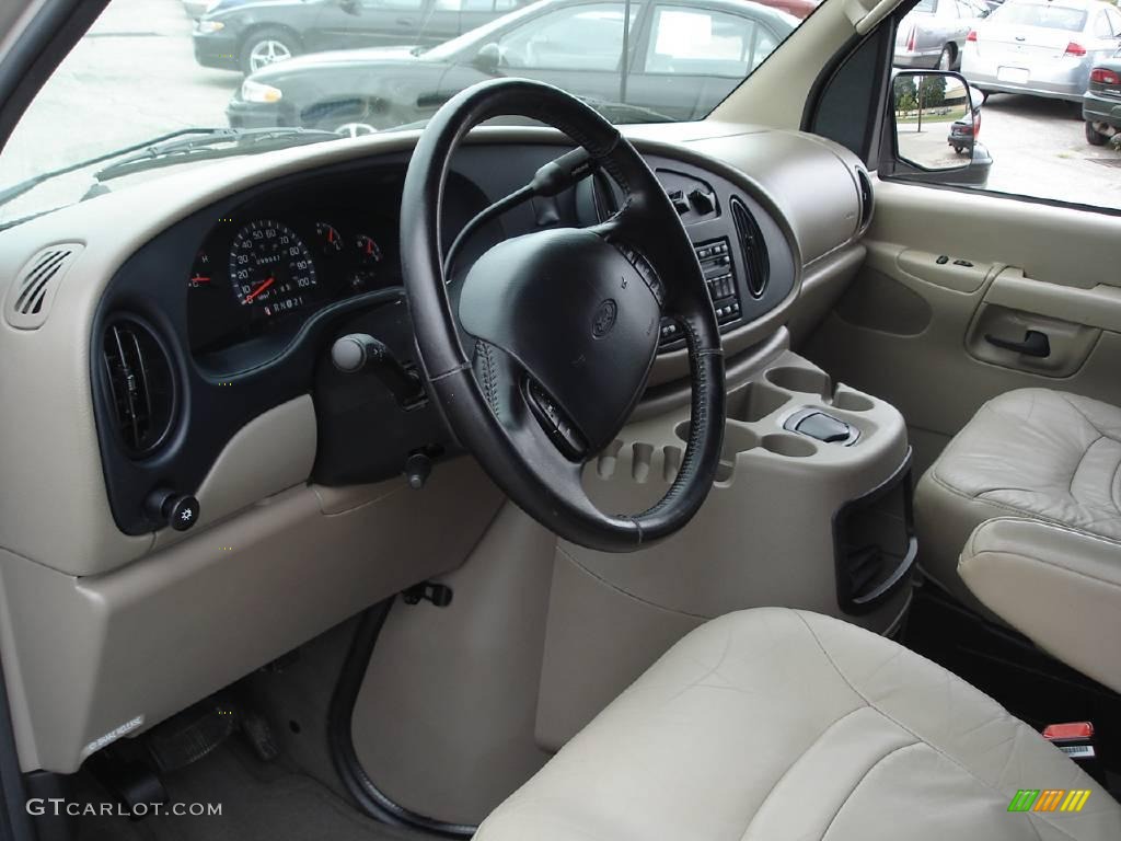 2002 E Series Van E150 Passenger Traveler - Light Parchment Gold Metallic / Medium Parchment photo #9