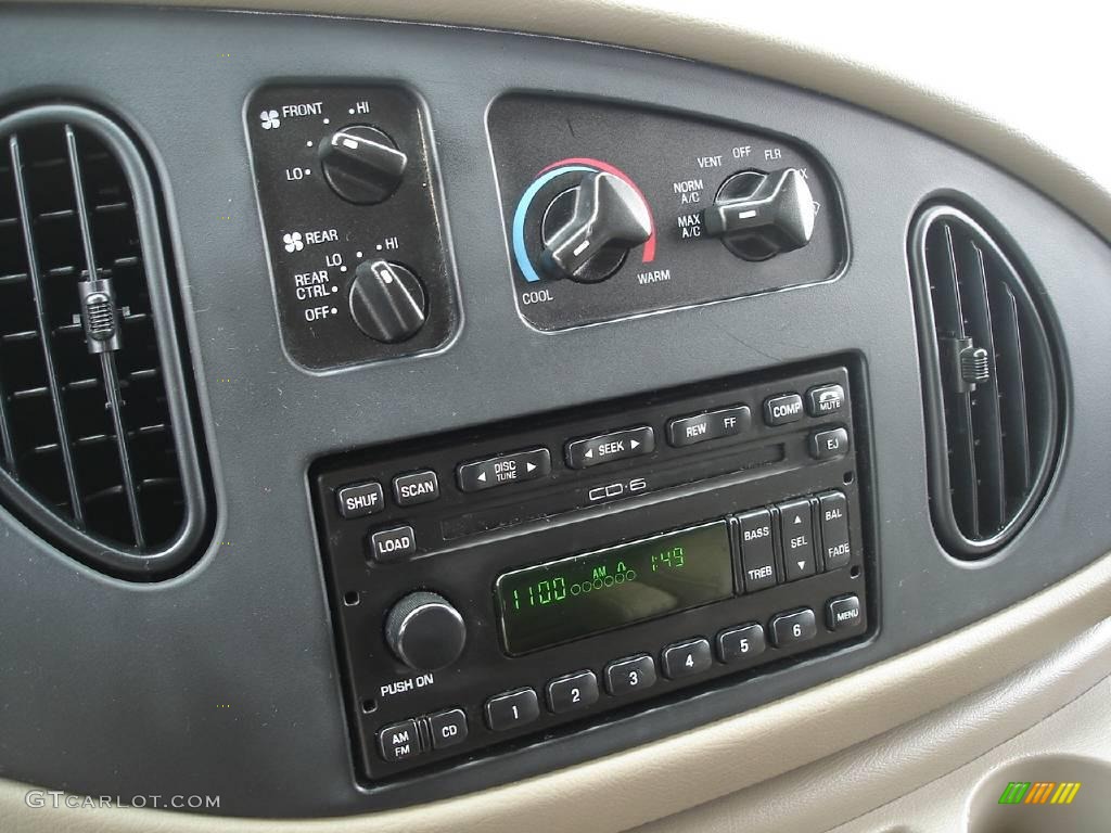 2002 E Series Van E150 Passenger Traveler - Light Parchment Gold Metallic / Medium Parchment photo #13