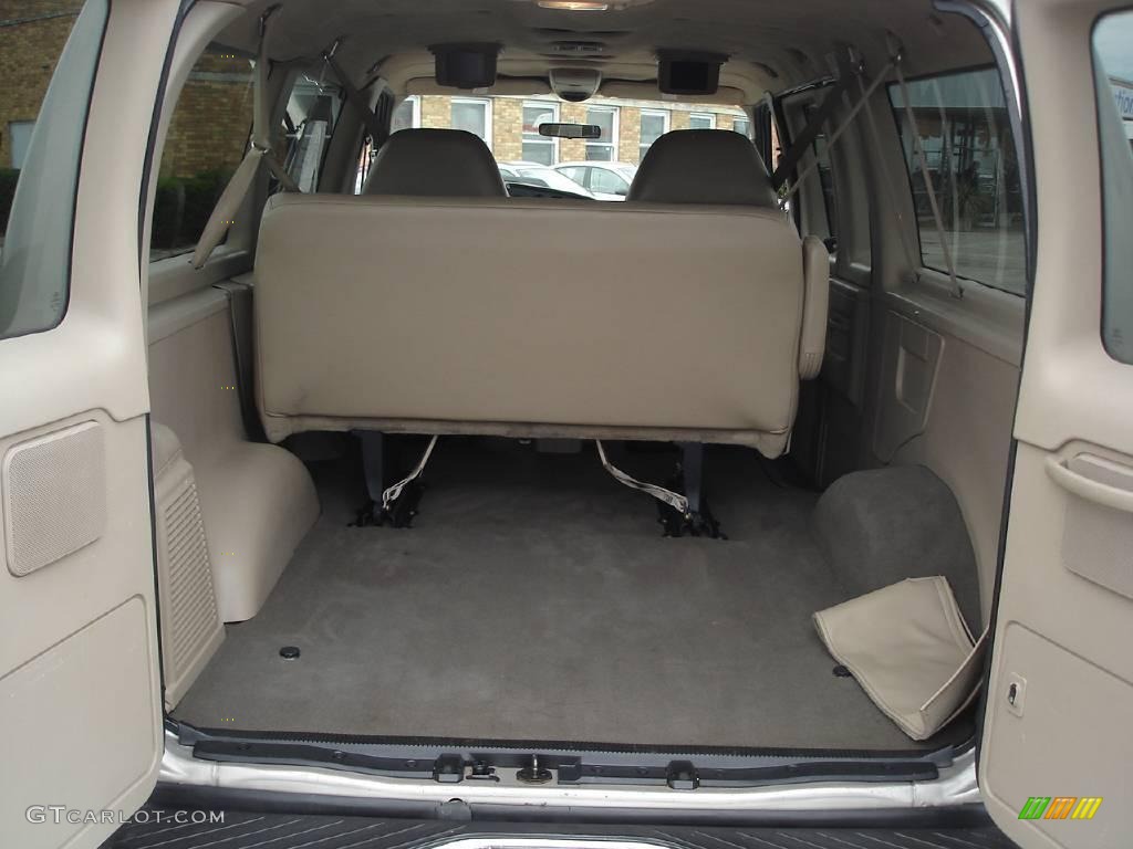 2002 E Series Van E150 Passenger Traveler - Light Parchment Gold Metallic / Medium Parchment photo #24