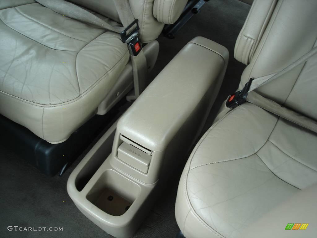 2002 E Series Van E150 Passenger Traveler - Light Parchment Gold Metallic / Medium Parchment photo #31