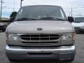 2002 Light Parchment Gold Metallic Ford E Series Van E150 Passenger Traveler  photo #36