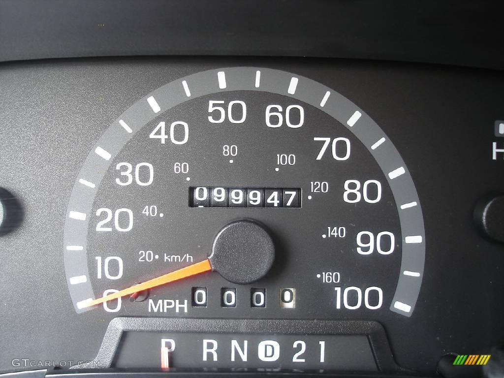 2002 E Series Van E150 Passenger Traveler - Light Parchment Gold Metallic / Medium Parchment photo #47