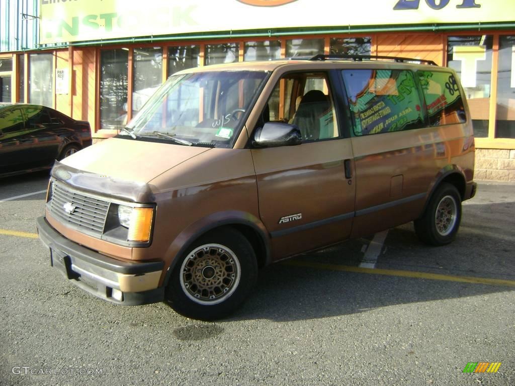 1989 Astro CL Van - Caramel Brown Metallic / Beige photo #2