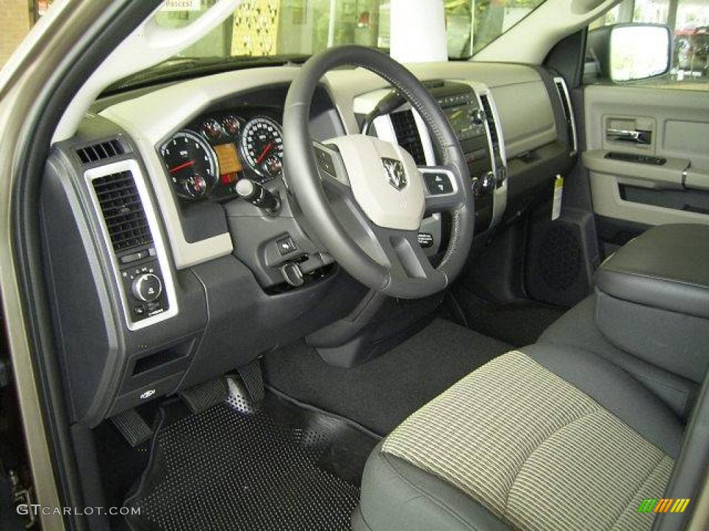 2009 Ram 1500 SLT Quad Cab - Austin Tan Pearl / Dark Slate/Medium Graystone photo #23