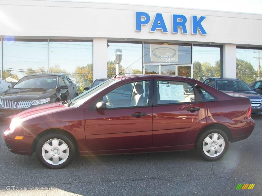 2006 Focus ZX4 SE Sedan - Dark Toreador Red Metallic / Dark Flint/Light Flint photo #1