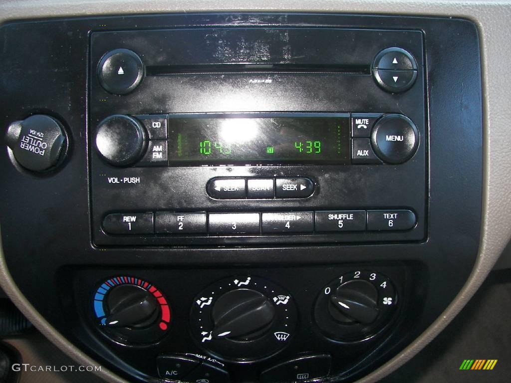 2006 Focus ZX4 SE Sedan - Dark Toreador Red Metallic / Dark Flint/Light Flint photo #14