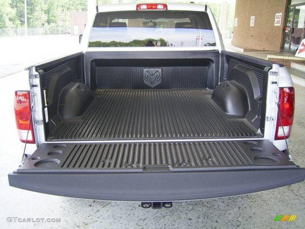 2009 Ram 1500 ST Quad Cab - Bright Silver Metallic / Dark Slate/Medium Graystone photo #4