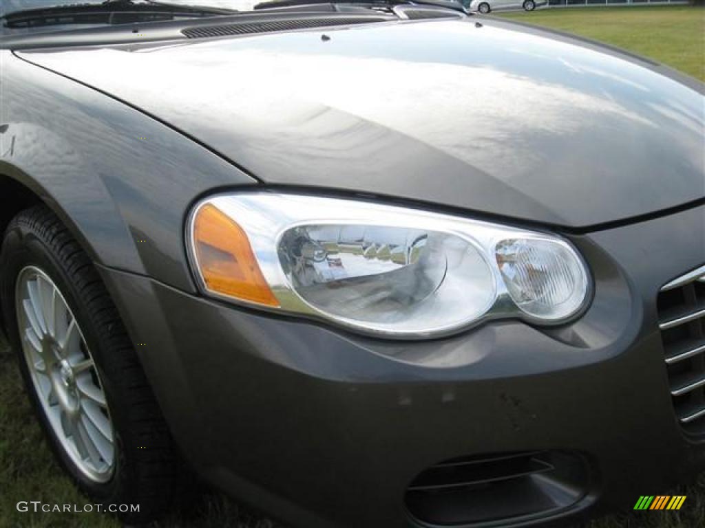 2004 Sebring LX Sedan - Graphite Metallic / Dark Slate Gray photo #9