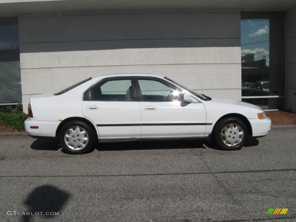 1996 Accord LX Sedan - Frost White / Beige photo #2