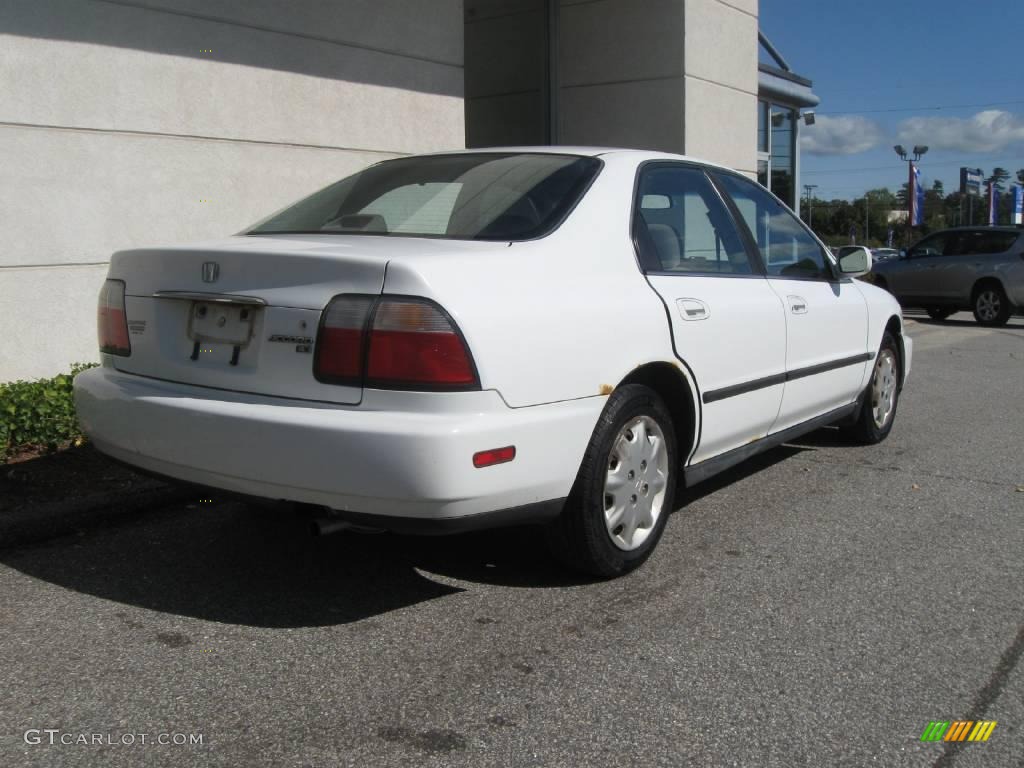 1996 Accord LX Sedan - Frost White / Beige photo #3