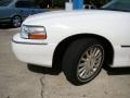 2004 Vibrant White Lincoln Town Car Ultimate  photo #21
