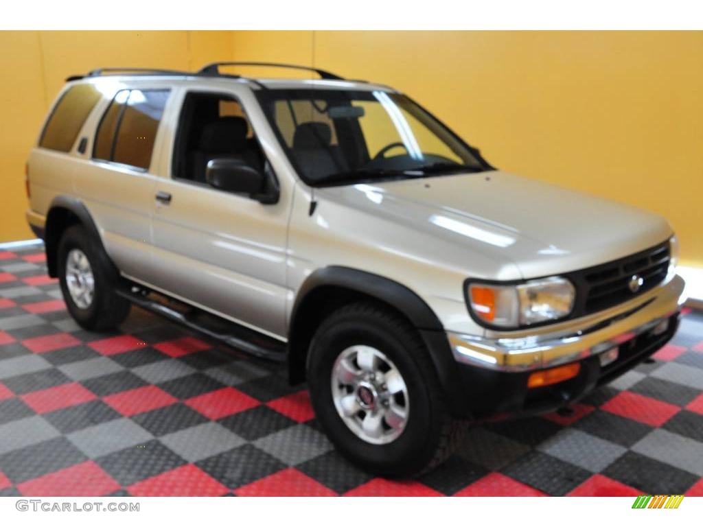 1998 Pathfinder XE 4x4 - Beige Metallic / Gray photo #1