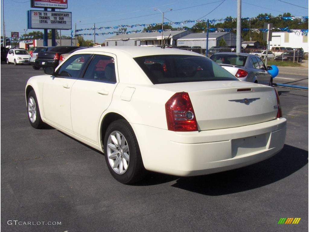 2008 300 LX - Cool Vanilla White / Dark Slate Gray photo #2