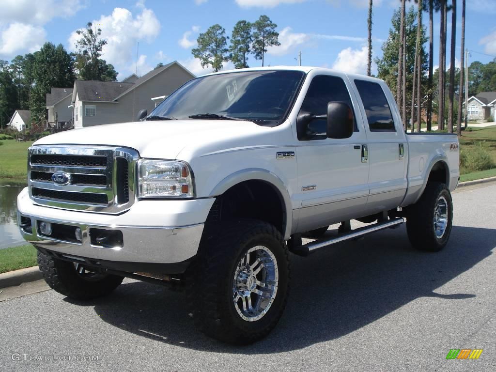 2005 F250 Super Duty Lariat Crew Cab 4x4 - Oxford White / Medium Flint photo #2