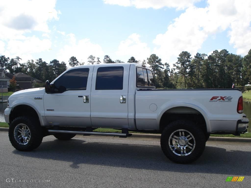 2005 F250 Super Duty Lariat Crew Cab 4x4 - Oxford White / Medium Flint photo #3