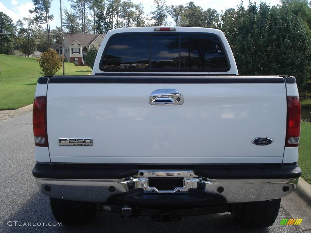 2005 F250 Super Duty Lariat Crew Cab 4x4 - Oxford White / Medium Flint photo #5