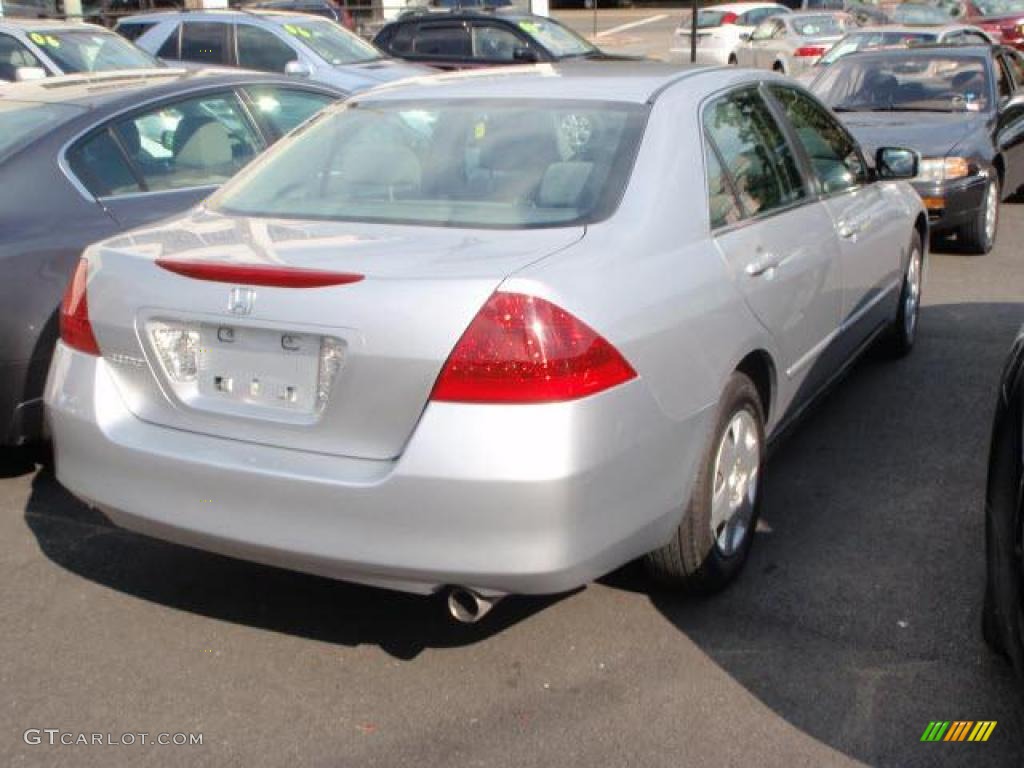 2007 Accord LX Sedan - Alabaster Silver Metallic / Gray photo #6