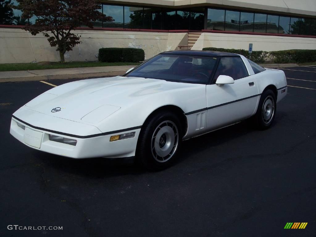 1985 Corvette Coupe - White / Carmine Red photo #3