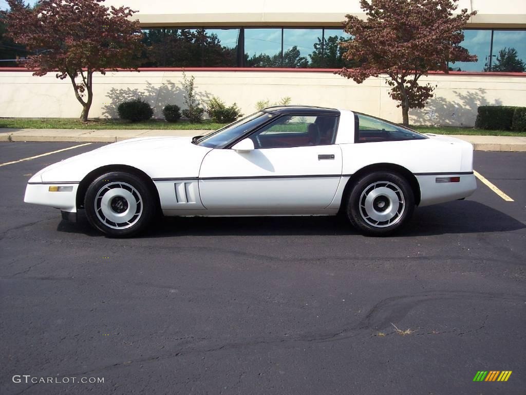 1985 Corvette Coupe - White / Carmine Red photo #4