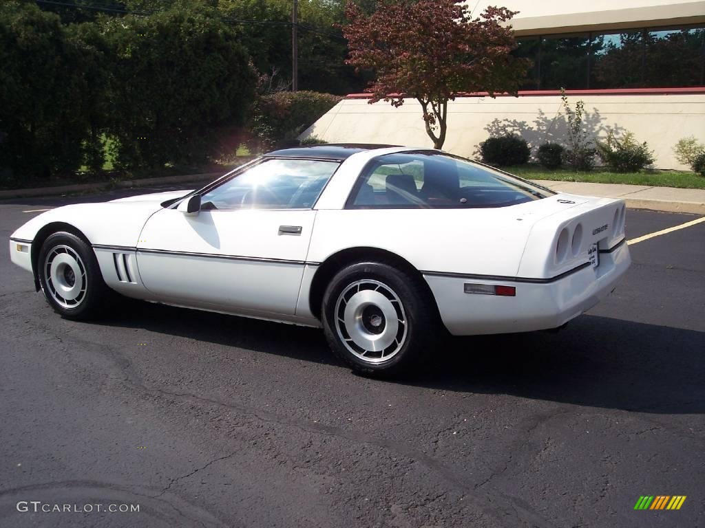 1985 Corvette Coupe - White / Carmine Red photo #8