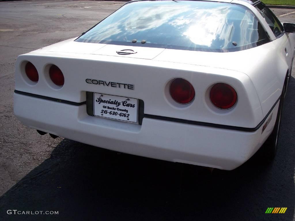 1985 Corvette Coupe - White / Carmine Red photo #11