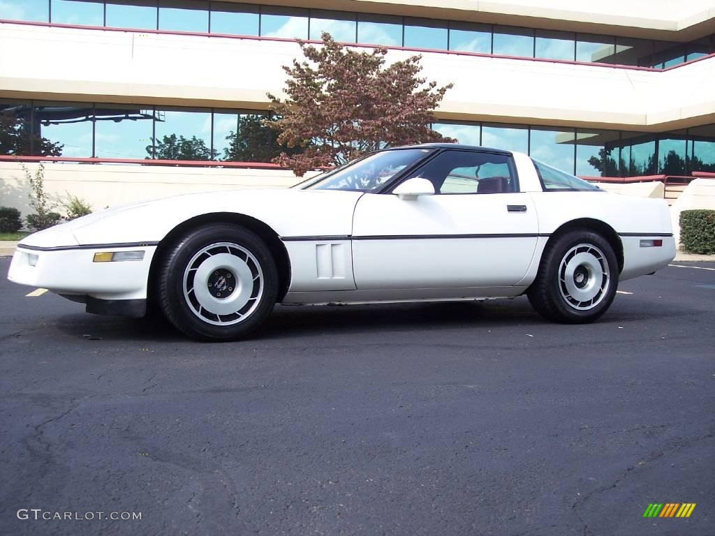 1985 Corvette Coupe - White / Carmine Red photo #15