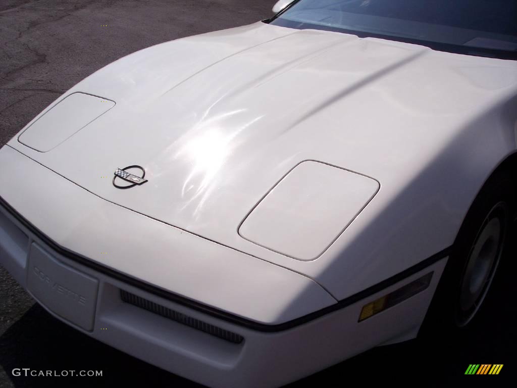 1985 Corvette Coupe - White / Carmine Red photo #16