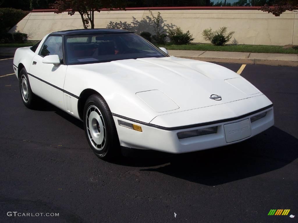 1985 Corvette Coupe - White / Carmine Red photo #17