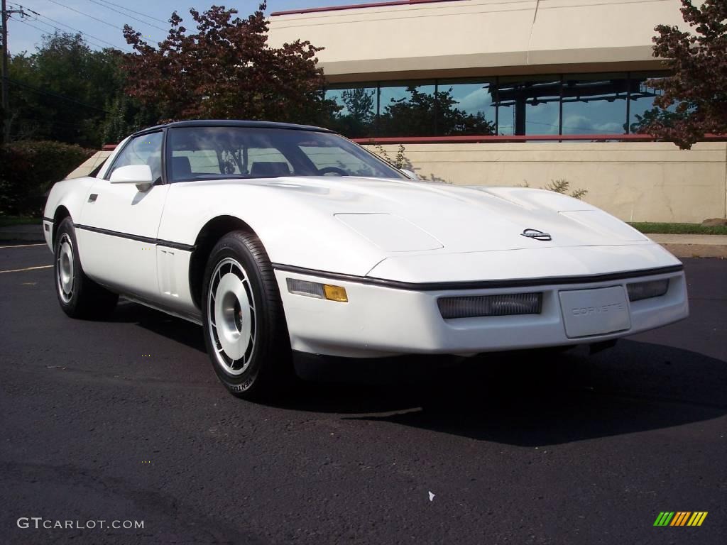 1985 Corvette Coupe - White / Carmine Red photo #18